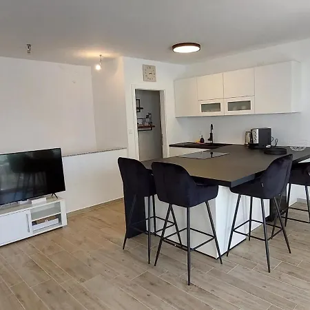 Apartament With A Parking Space Nska, Krk - 21706 Malinska
